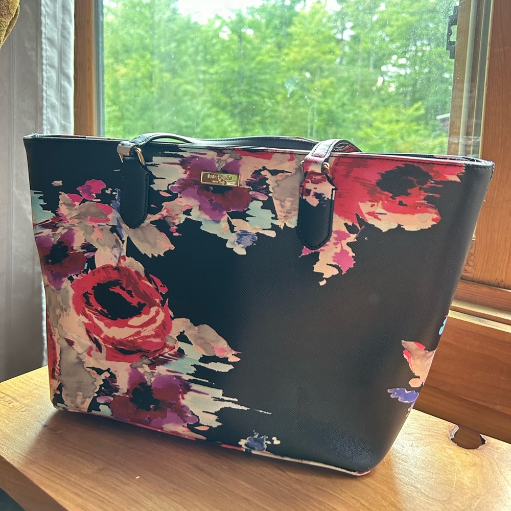 Kate Spade floral pocketbook